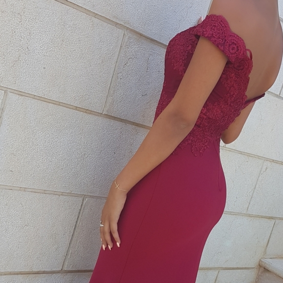 Red elegant gown - Picture 3 of 3